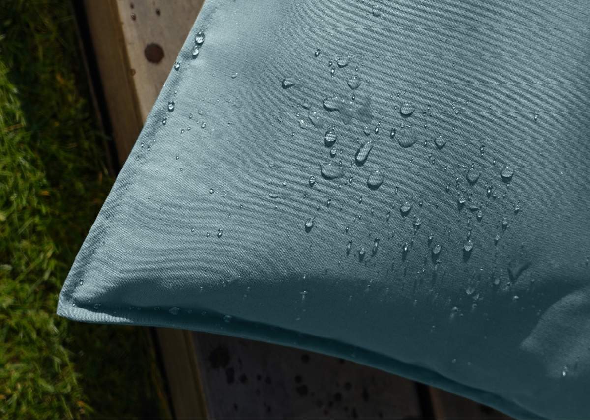 Outdoor Kissen wasserabweisend eukalyptus mit Wassertropfen 